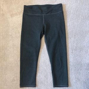 Fabletics mid rise capri workout leggings size M